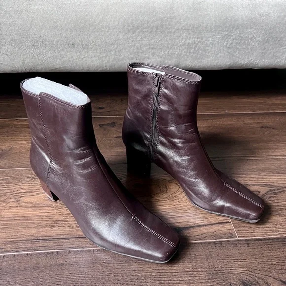 Nine West Dark Brown Leather Heeled Ankle Boots Size 9.5 - Picture 3 of 10